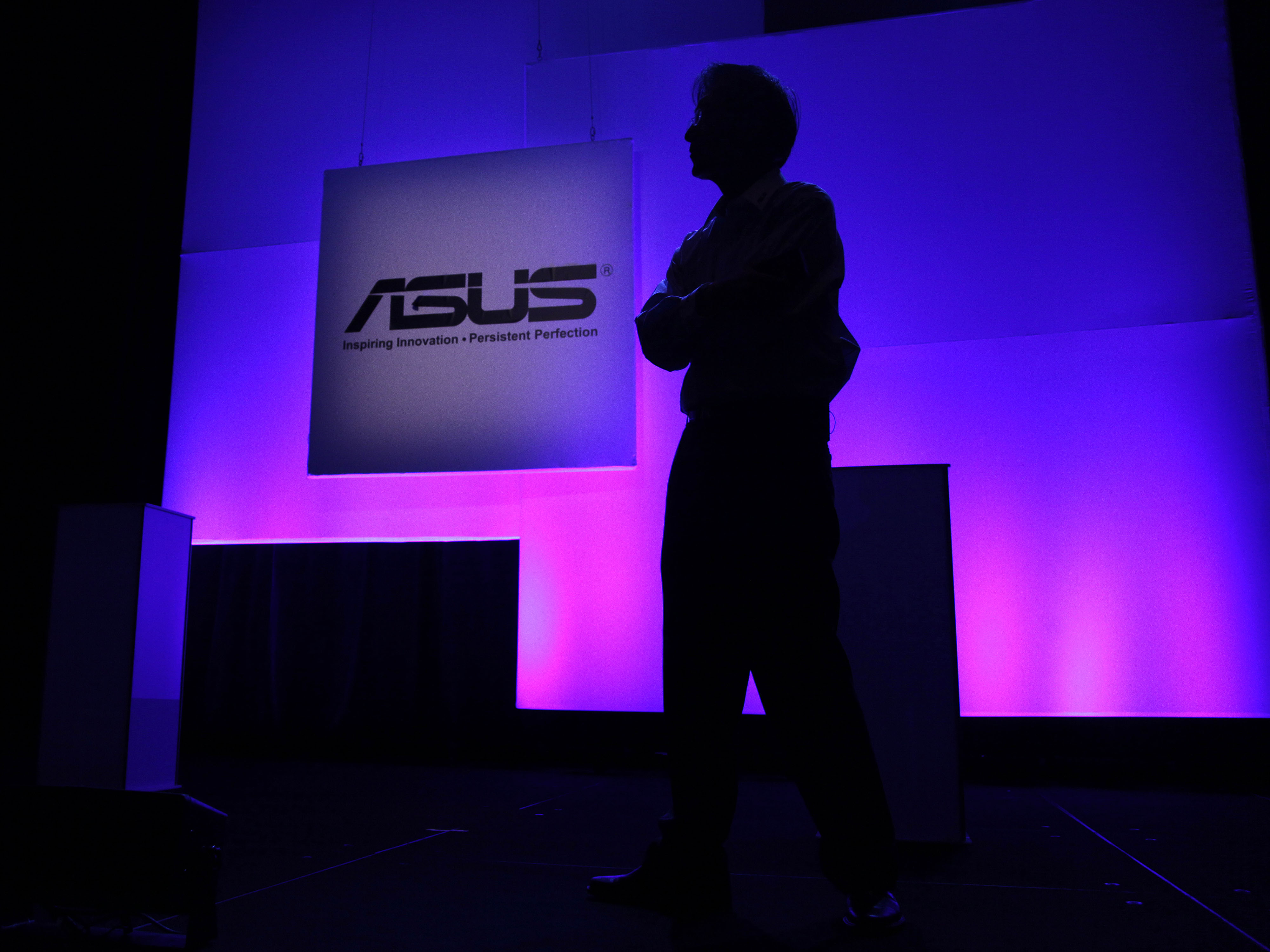 ASUS выпустила 7U сервер